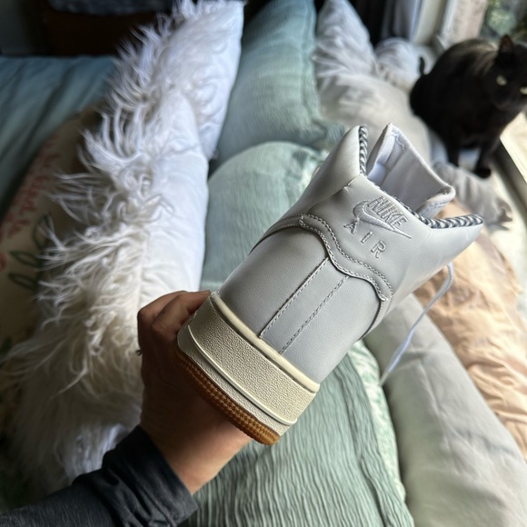 Nike Air Jordan 1 Mid - Picture 5 of 9